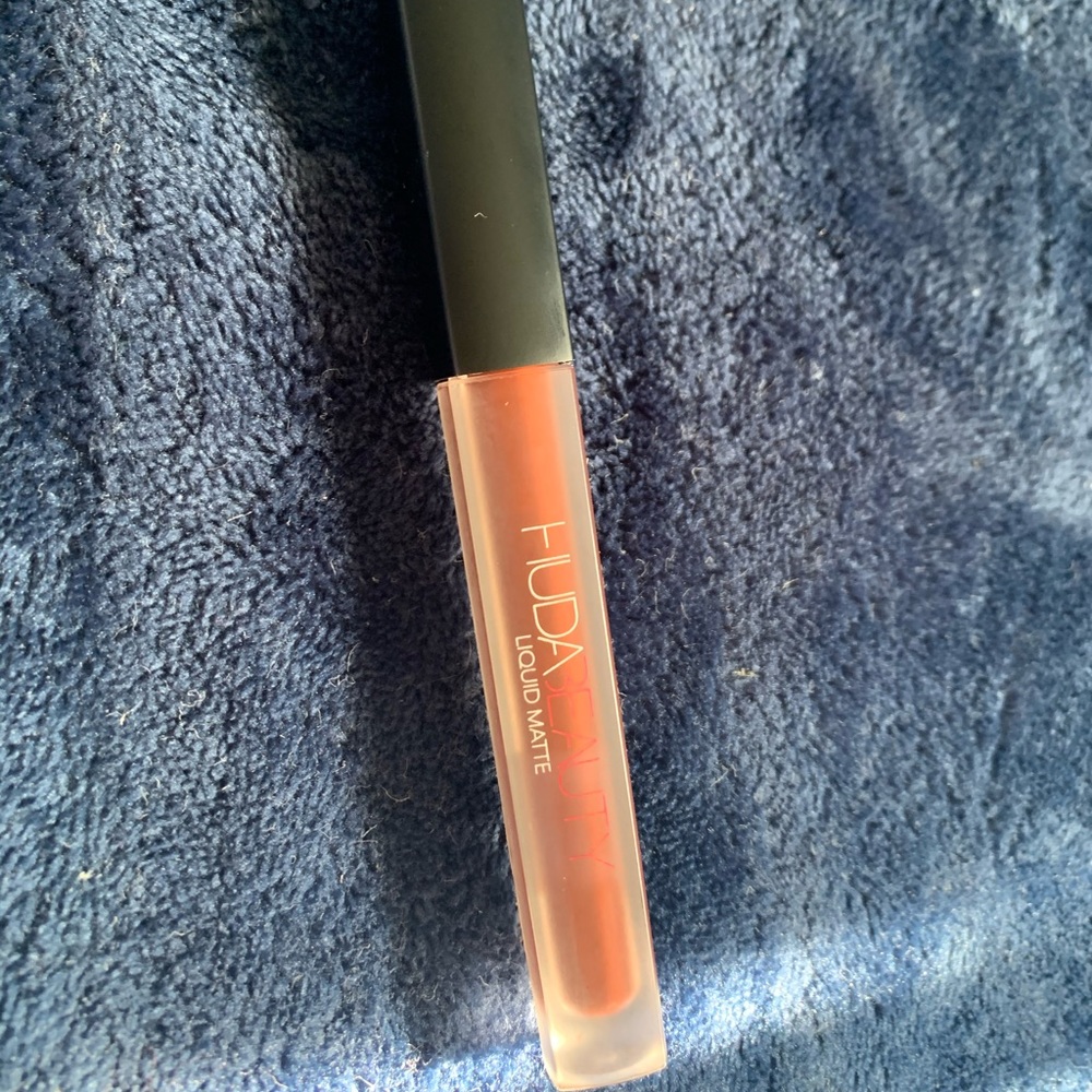 Huda Vixen Lipstick